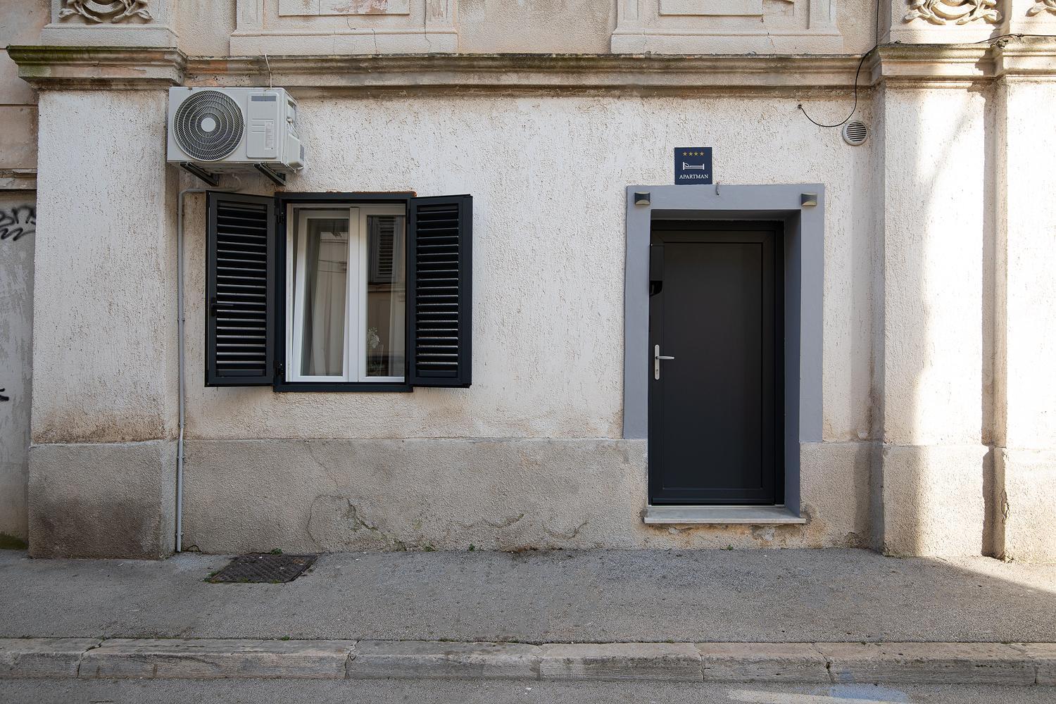 Elegant Apartment Next To Arena Pula Buitenkant foto